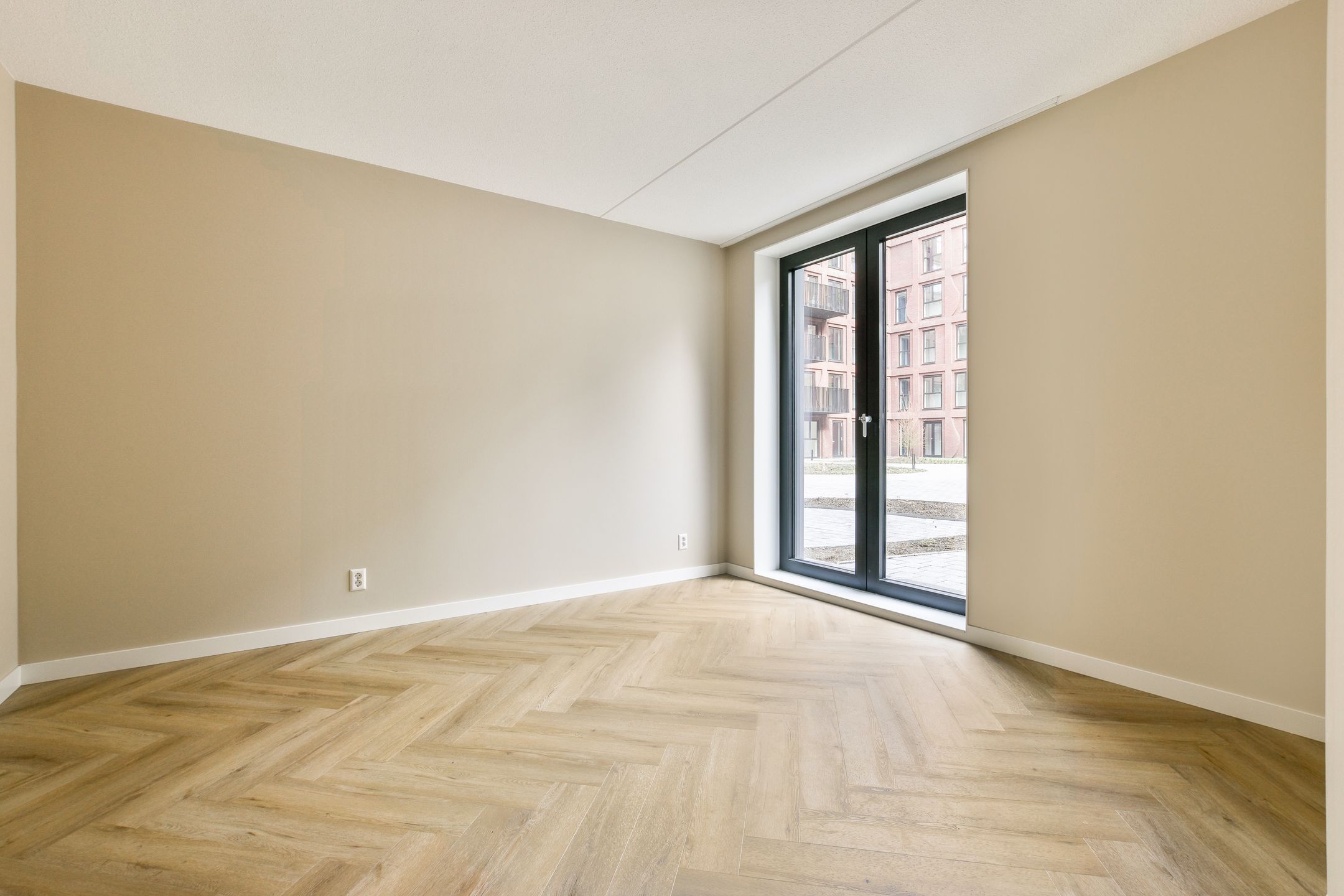 Foto 12 van Mies van der Rohestraat 17