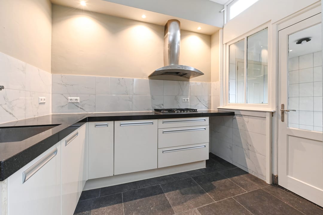 Photo 16 of Hugo de Grootstraat 9