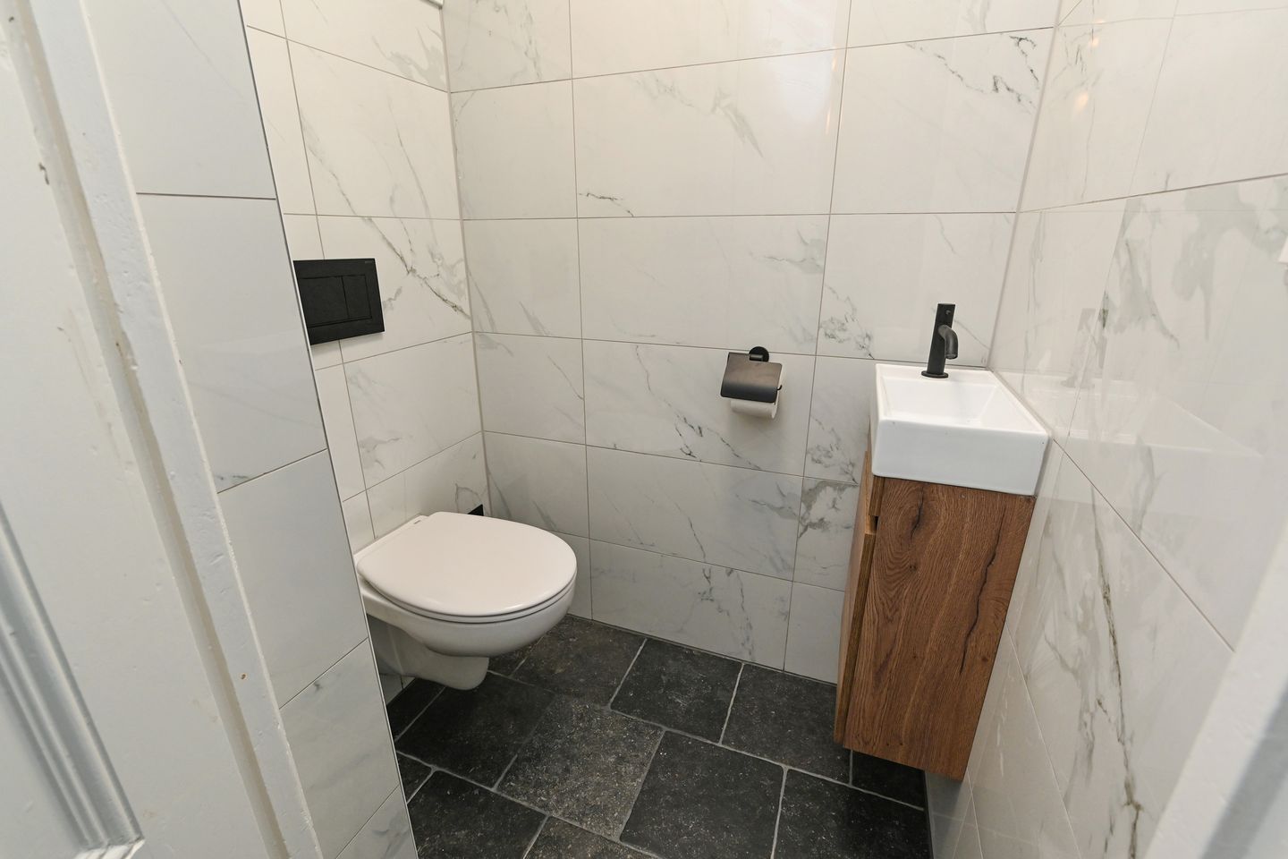 Photo 20 of Hugo de Grootstraat 9