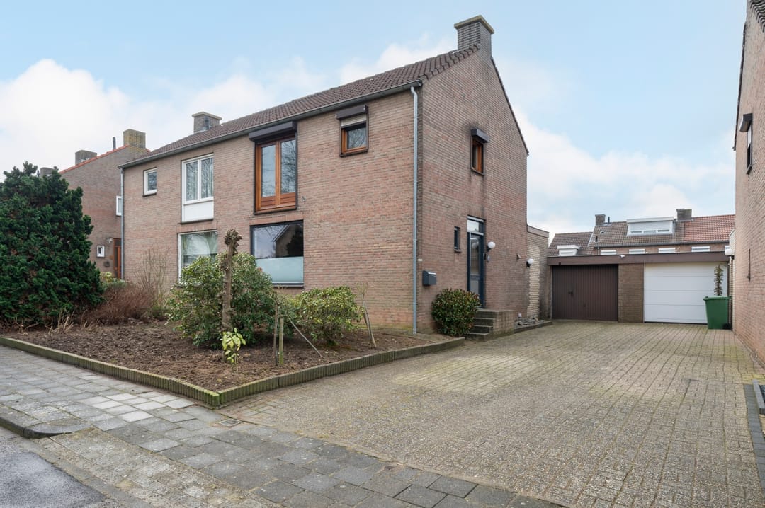 Foto 1 van Gouverneur Houbenstraat 20