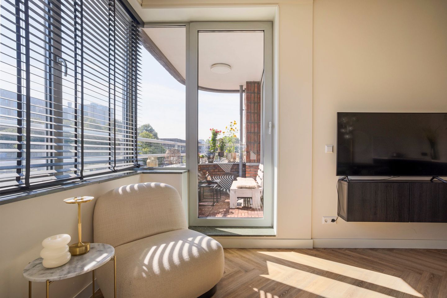 Foto 10 van Rinus Michelslaan 23