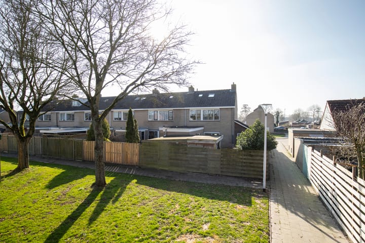 Foto 25 van Van Ommenstraat 19