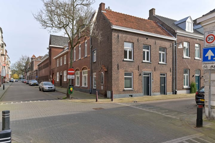 Foto 32 van Schoolstraat 1