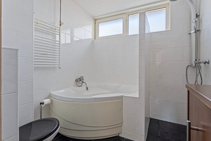 Foto 19 van Adriatischezeestraat 34