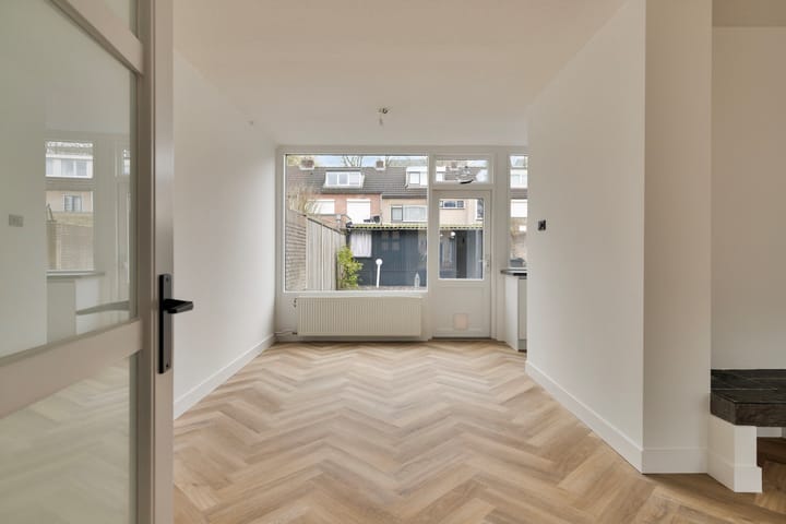 Foto 9 van Brahmsstraat 84