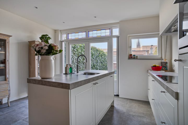 Photo 20 of Esserstraat 53