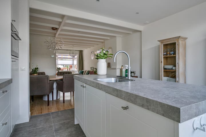 Photo 23 of Esserstraat 53