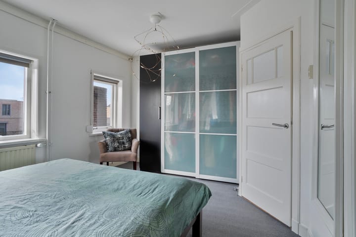 Photo 29 of Esserstraat 53