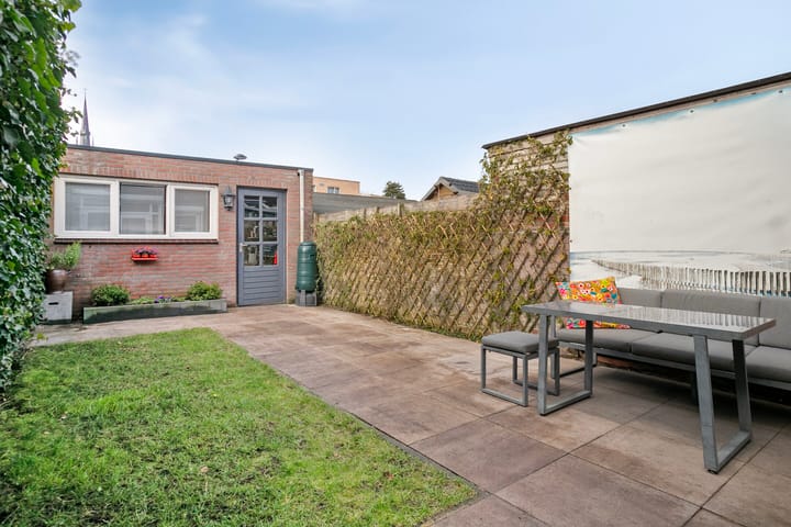 Photo 39 of Esserstraat 53