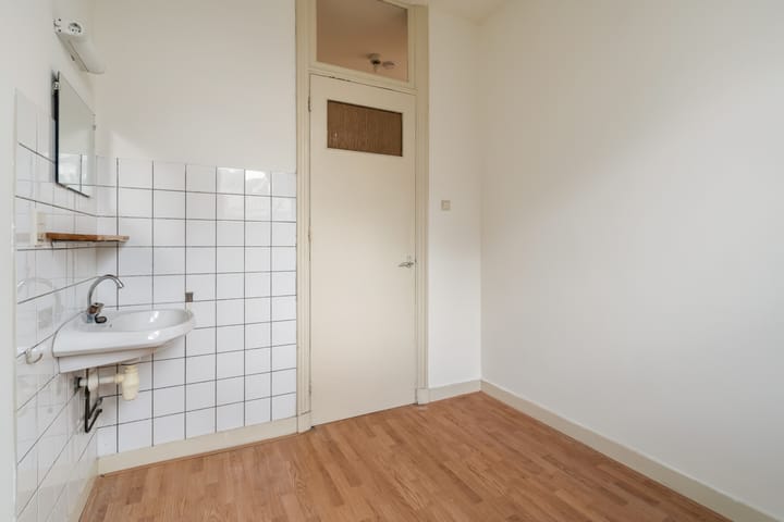 Photo 10 of Mathenesserlaan 351-C