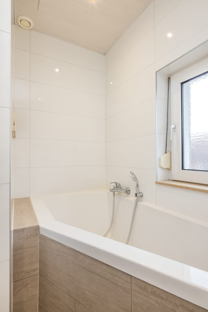 Photo 15 of Einderstraat 16