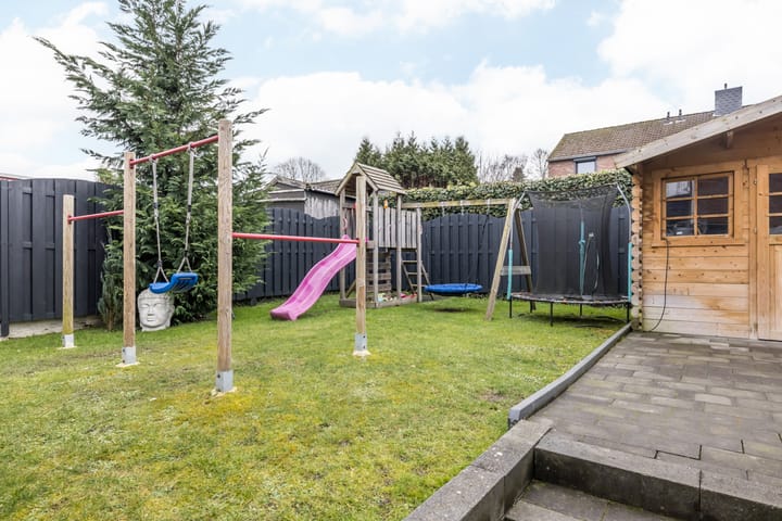 Photo 21 of Einderstraat 16