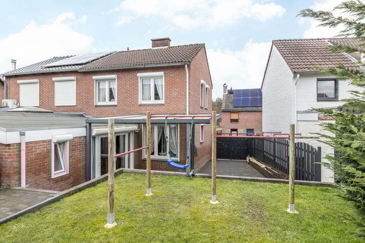 Photo 23 of Einderstraat 16