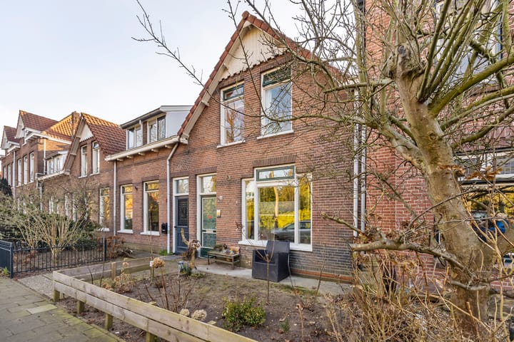 Foto 1 van W. de Vries Robbéweg 32