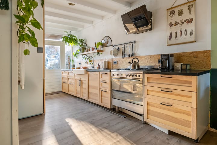 Foto 2 van W. de Vries Robbéweg 32