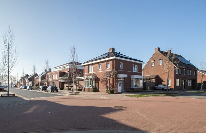 Photo 38 of Julianalaan 42