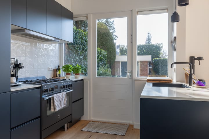 Foto 16 van Lothariuslaan 88