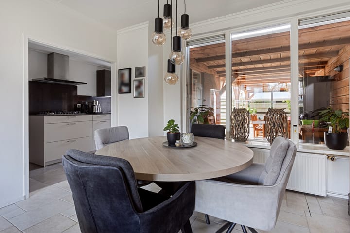 Photo 7 of Jhr. Ruys de Beerenbrouckstraat 11