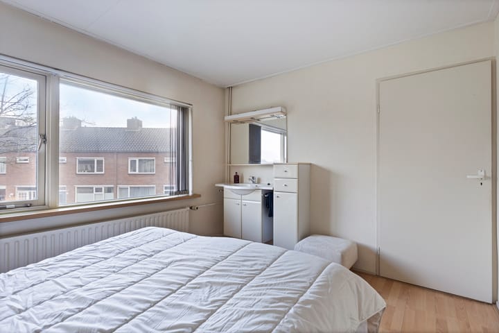 Photo 18 of Jhr. Ruys de Beerenbrouckstraat 11