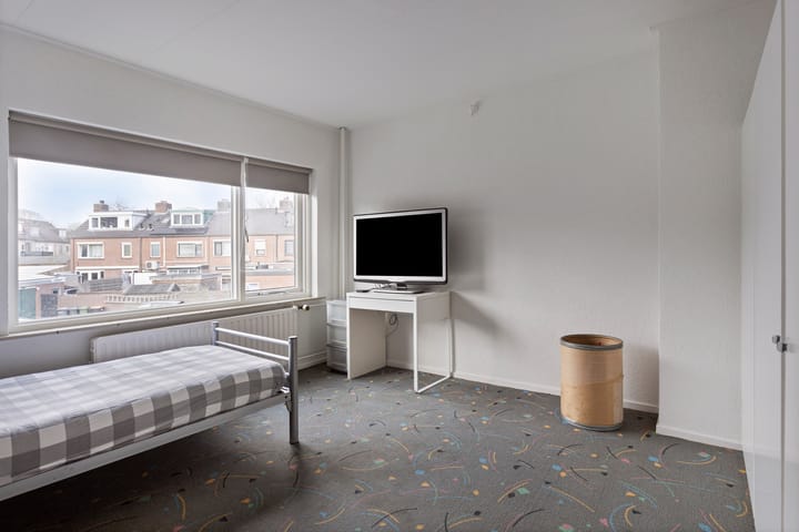 Photo 21 of Jhr. Ruys de Beerenbrouckstraat 11