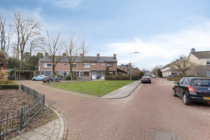 Photo 32 of Jhr. Ruys de Beerenbrouckstraat 11