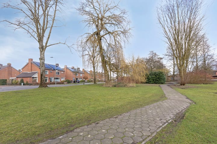 Photo 34 of Jhr. Ruys de Beerenbrouckstraat 11