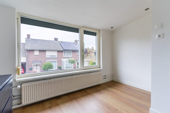 Foto 24 van Leliestraat 8