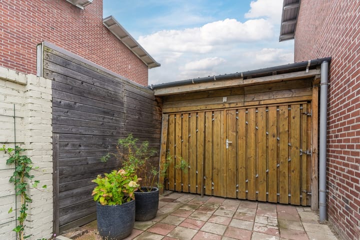 Foto 38 van Leliestraat 8