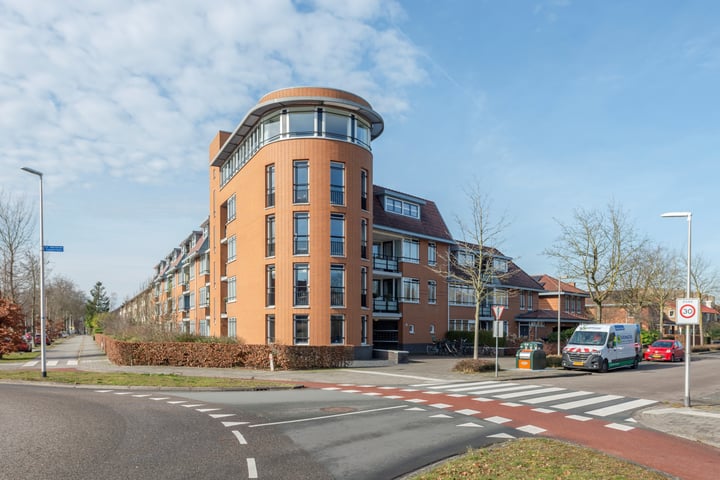 Bekijk foto van dr. Abraham Kuyperlaan 118