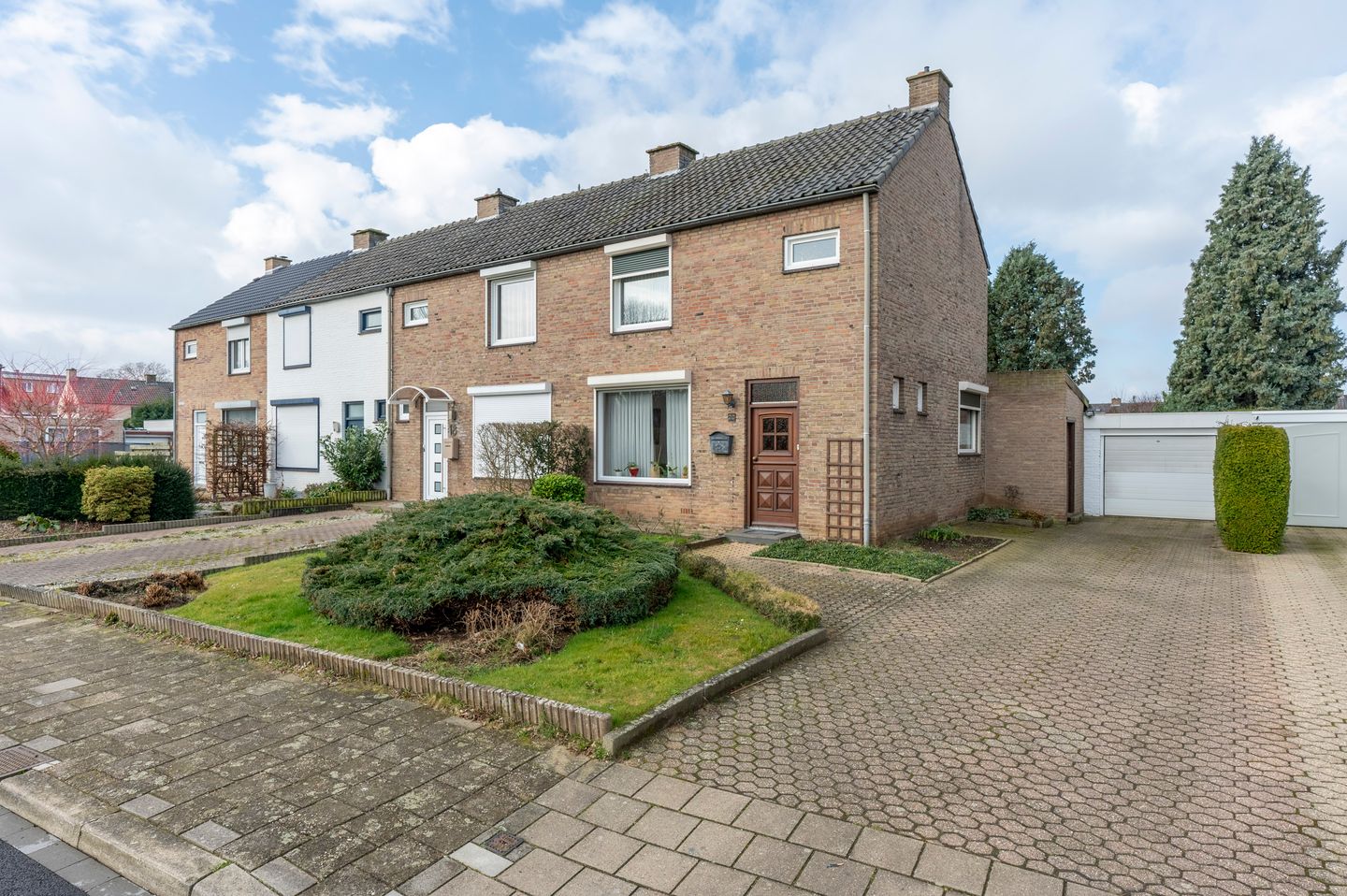 Foto 1 van Kerkvoor 20