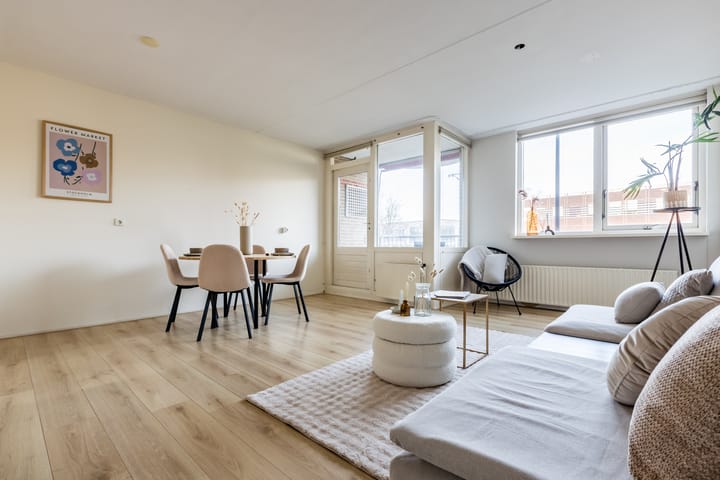 Foto 2 van Canadaplein 15