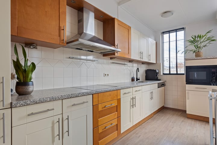 Foto 13 van G.A. Brederostraat 10