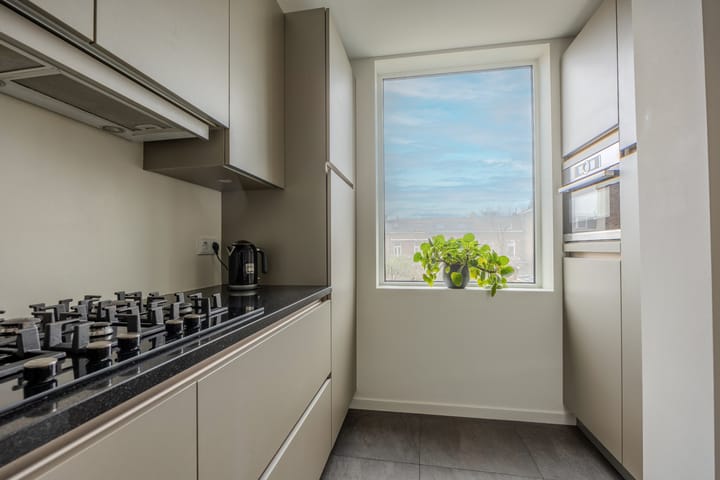 Photo 15 of van Nispenstraat 204