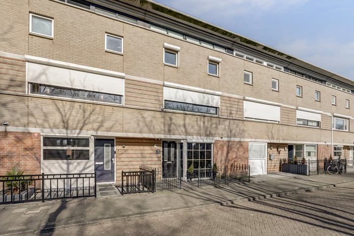 Bekijk foto van Lucretia van Merkenstraat 39