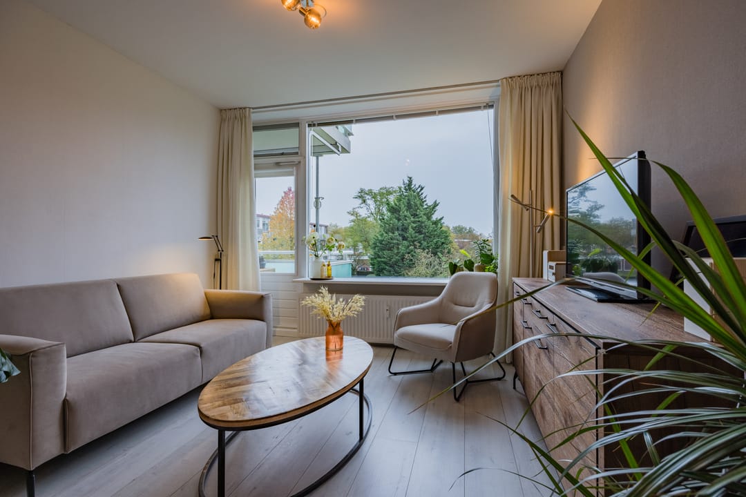 Photo 11 of Van Anrooystraat 33