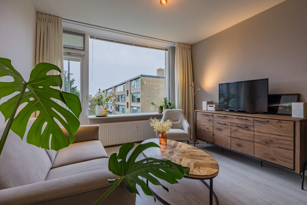 Photo 13 of Van Anrooystraat 33