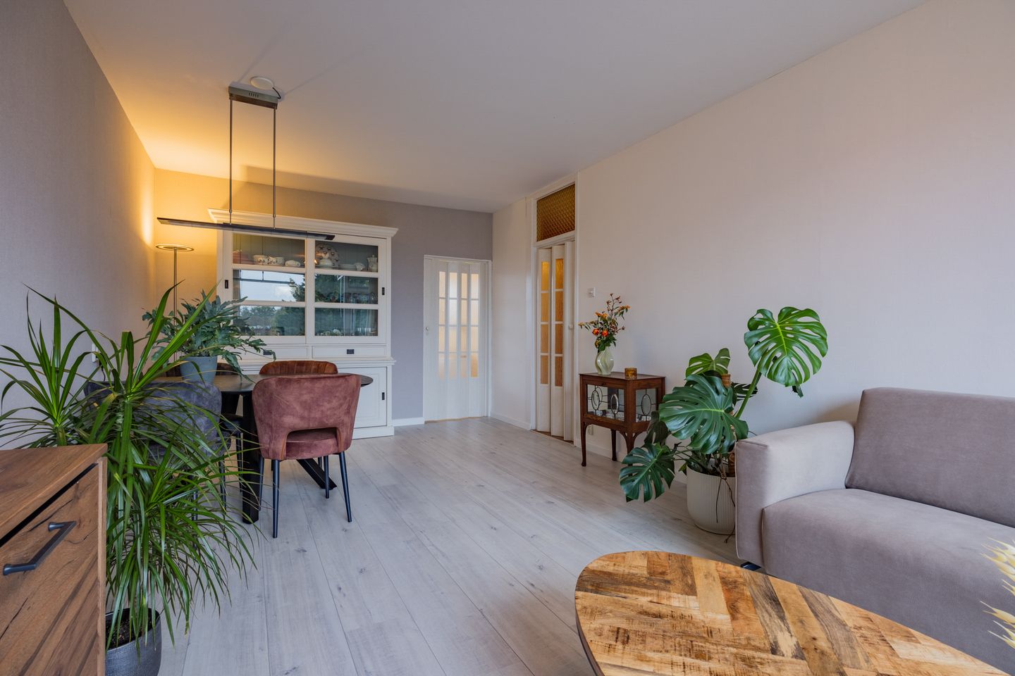 Photo 14 of Van Anrooystraat 33