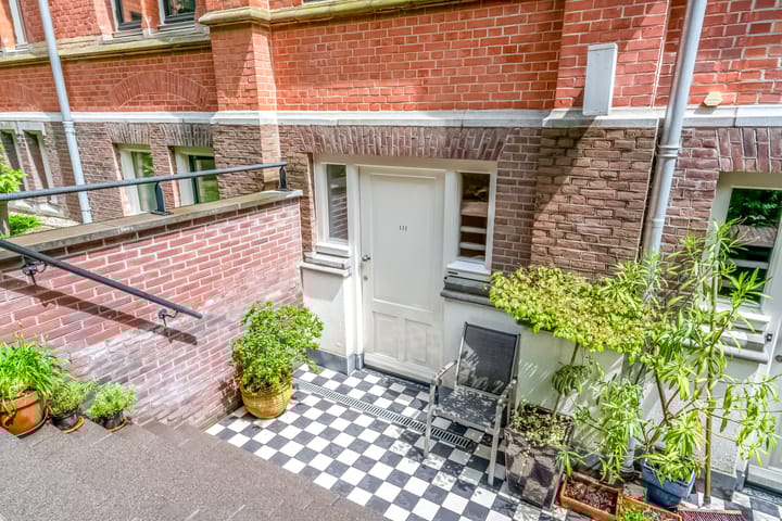 Photo 9 of Hugo de Grootstraat 111