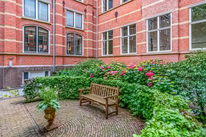 Photo 37 of Hugo de Grootstraat 111