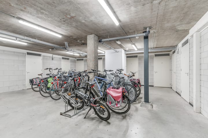 Photo 42 of Hugo de Grootstraat 111