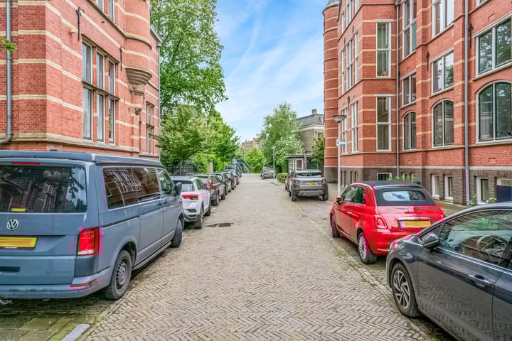 Photo 44 of Hugo de Grootstraat 111