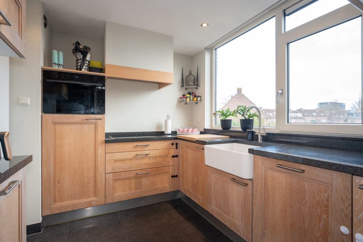 Foto 21 van Hugo van Woerdenstraat 77