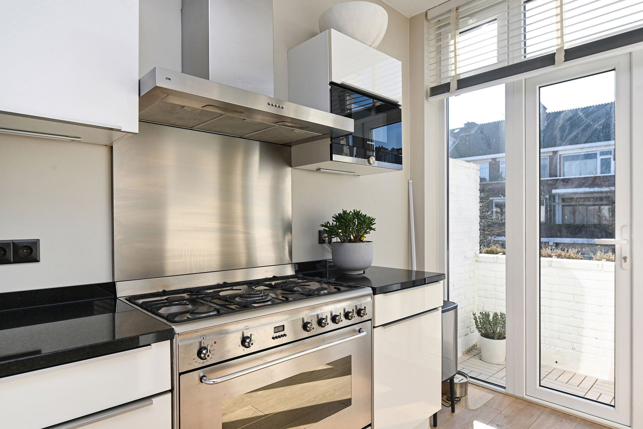 Photo 12 of Ananasstraat 16