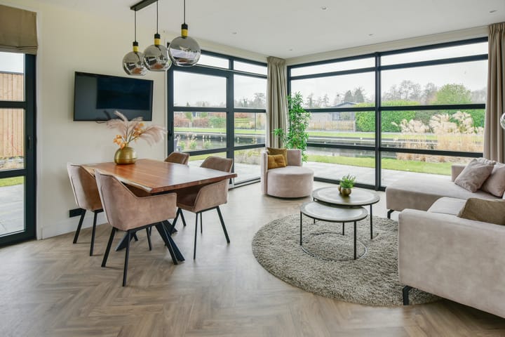 Photo 2 of Nieuw-Loosdrechtsedijk 215-C1