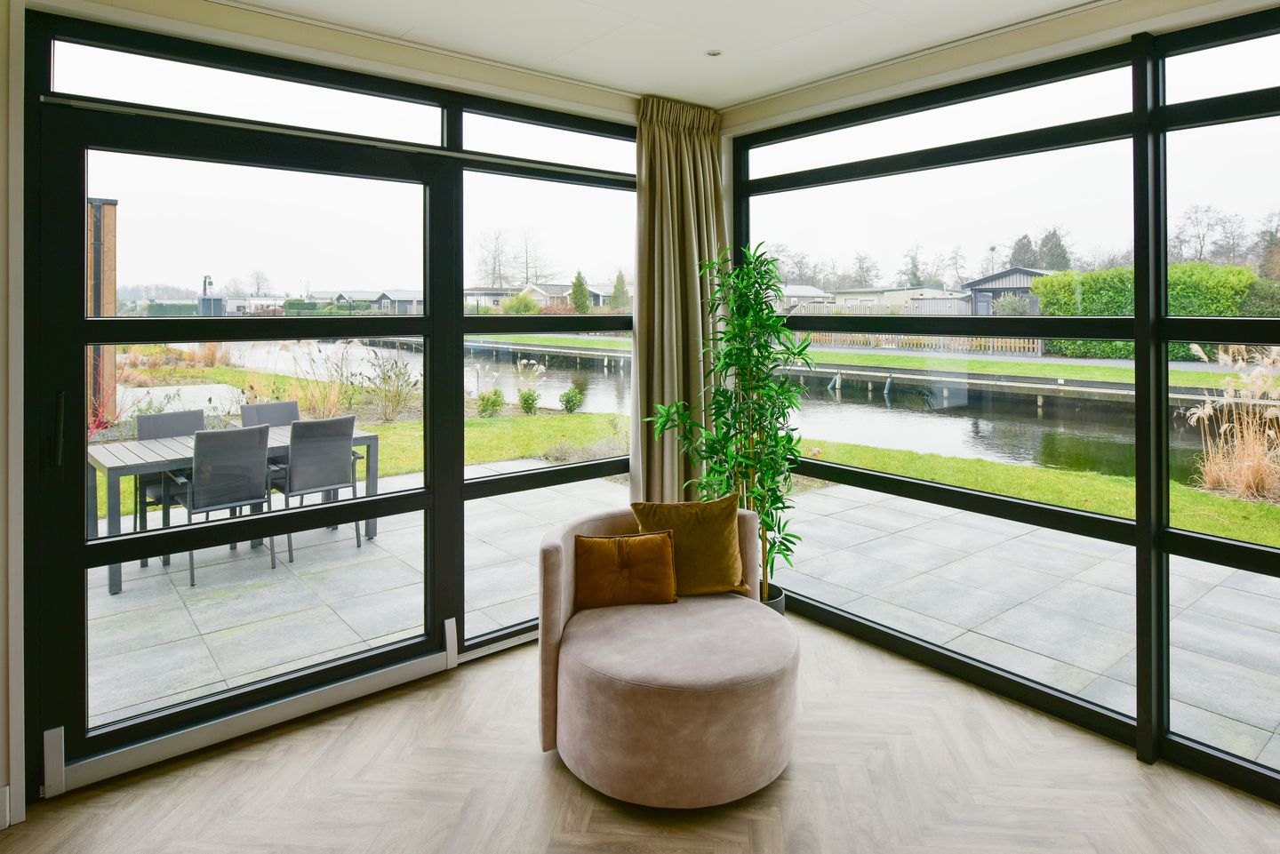 Photo 5 of Nieuw-Loosdrechtsedijk 215-C1