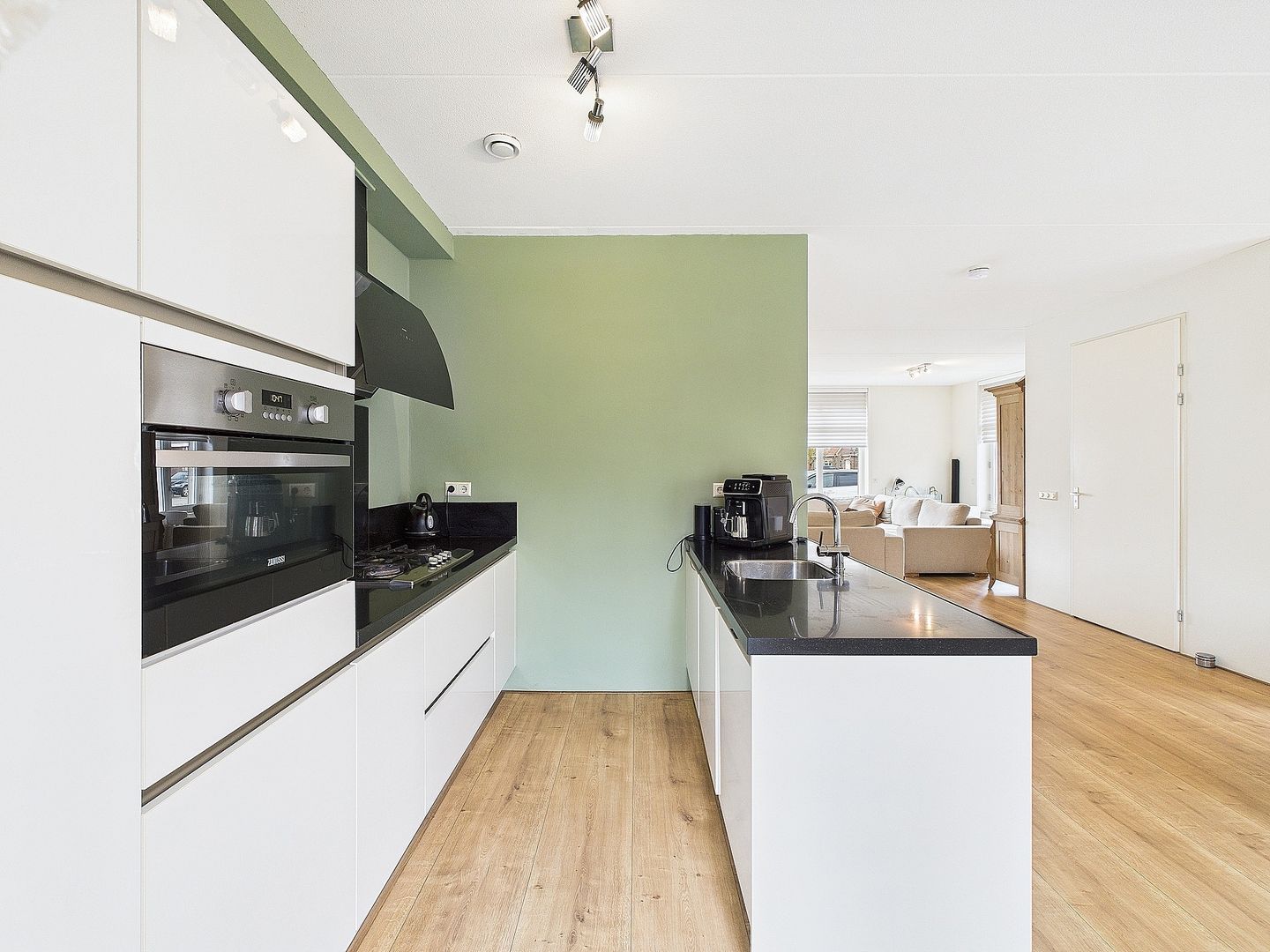 Foto 10 van Tapijtschelp 30