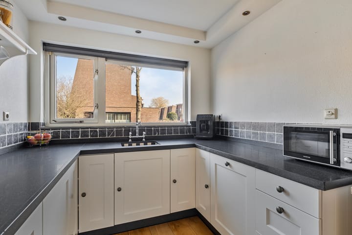 Photo 10 of Zuiderparklaan 8