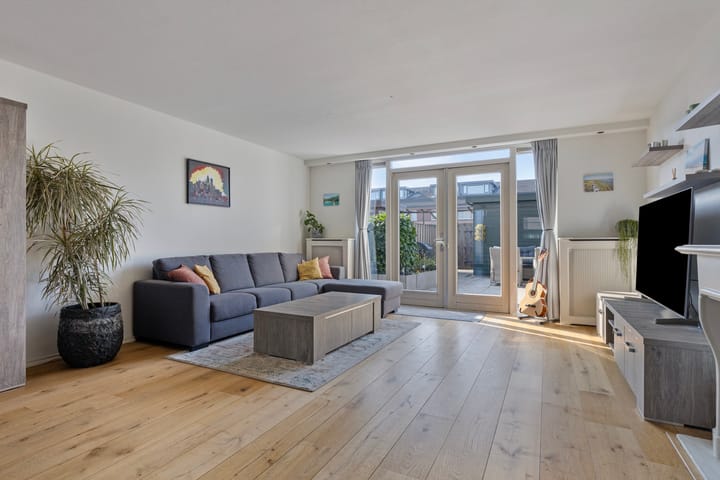 Photo 12 of Zuiderparklaan 8