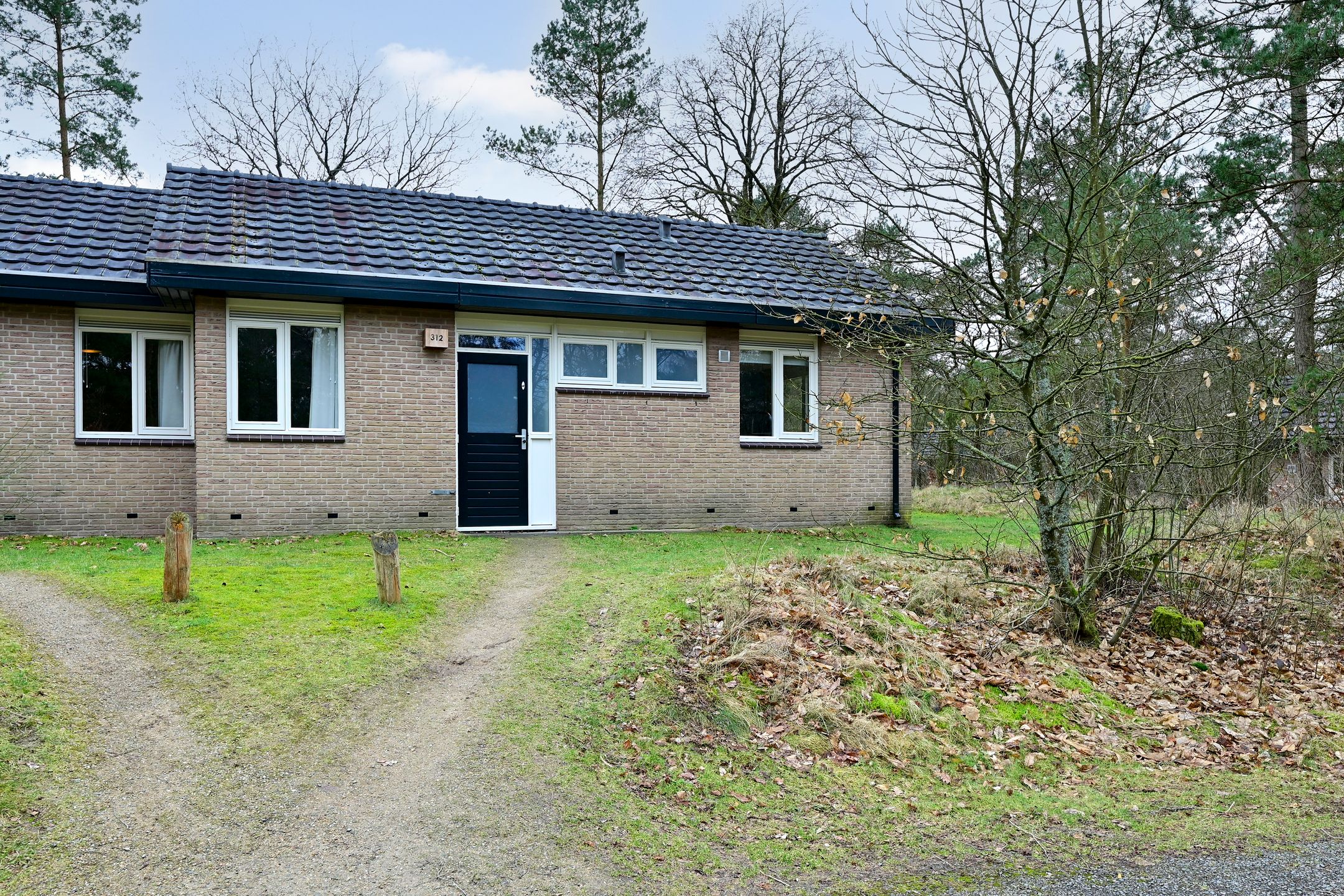 2-bedroom freehold villa in Uddel — photo 1 of 5