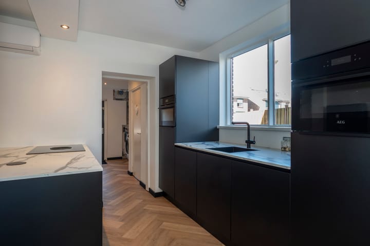 Photo 19 of Damiatestraat 56